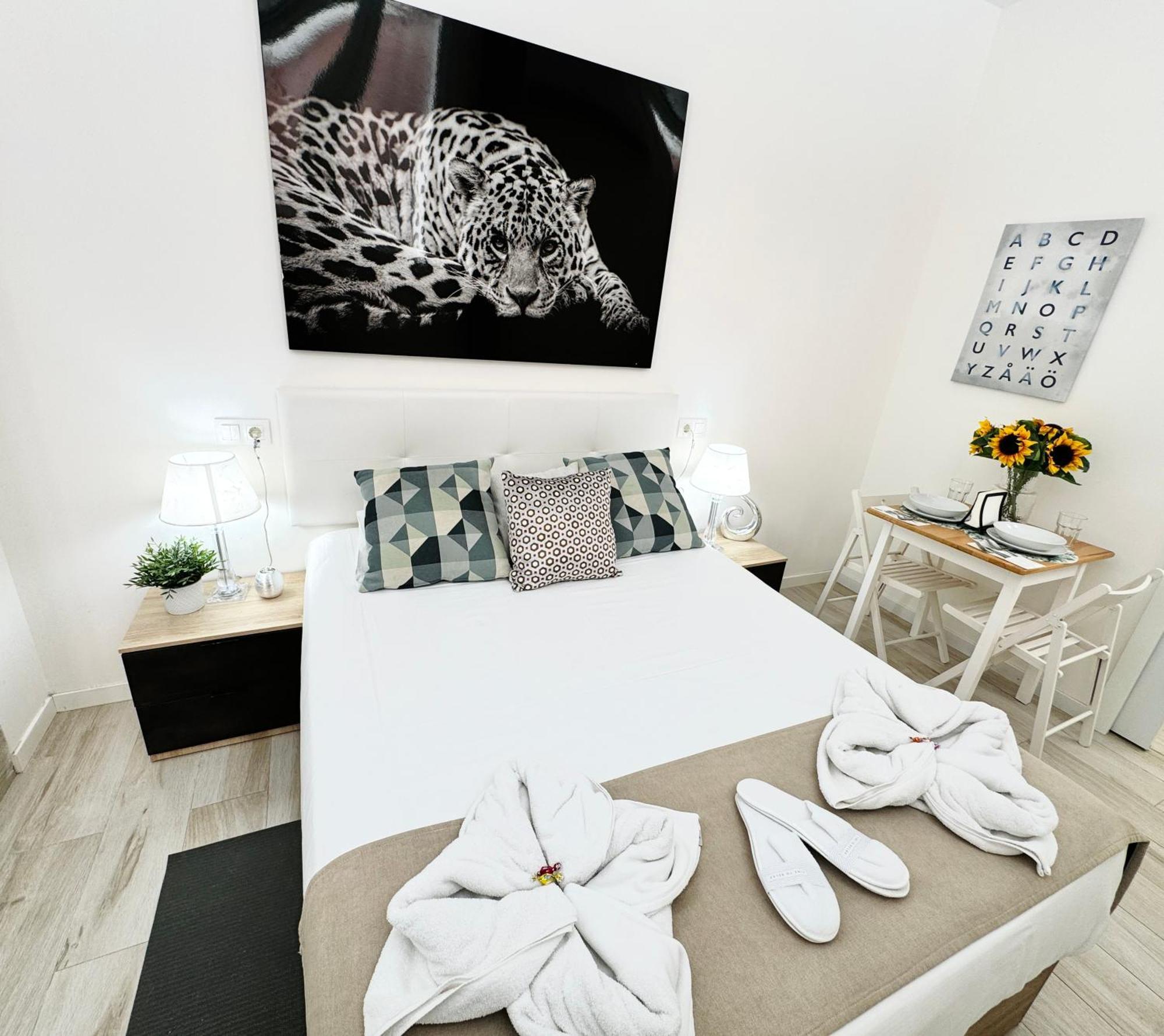 Cinco Torres Suites มาดริด ภายนอก รูปภาพ